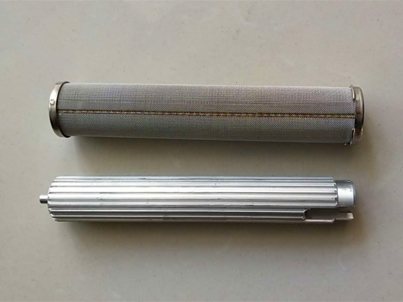Nylon and aluminum manifold filter supports for airless spray strainers